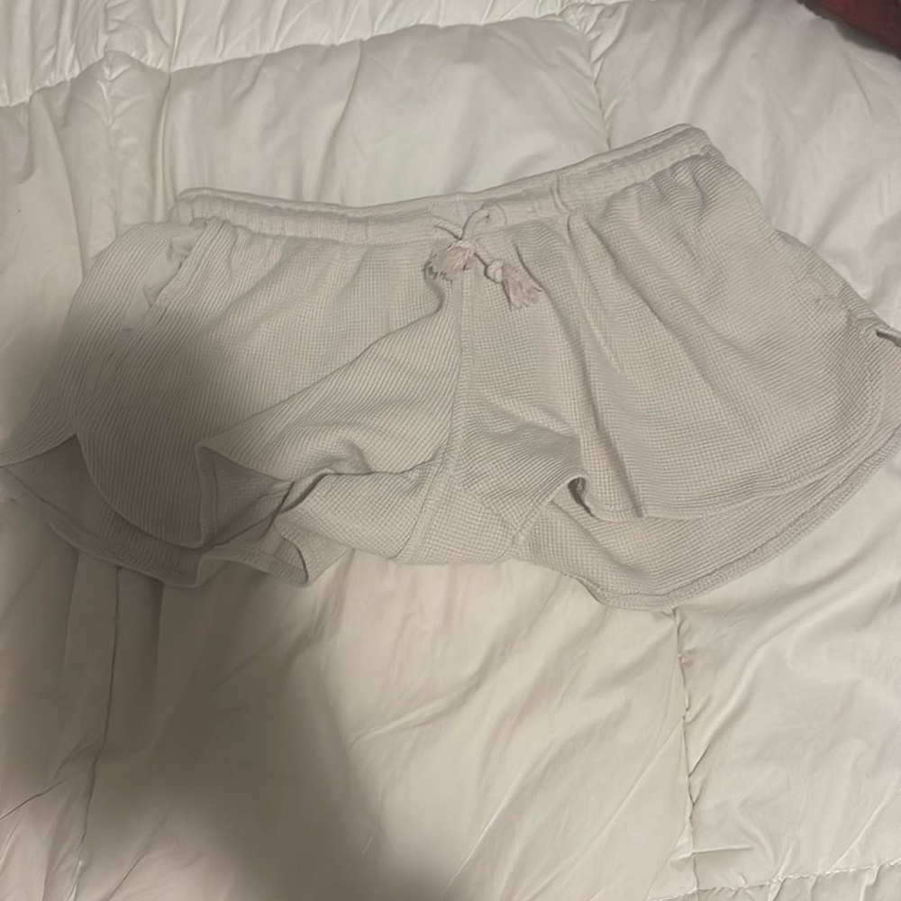 BRANDY MELVILLE SHORTS